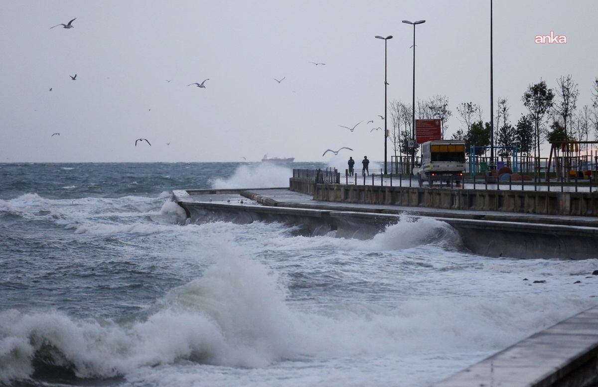 Meteoroloji saat verdi! Marmara\'da rüzgarın hızı 75 km\'yi bulacak