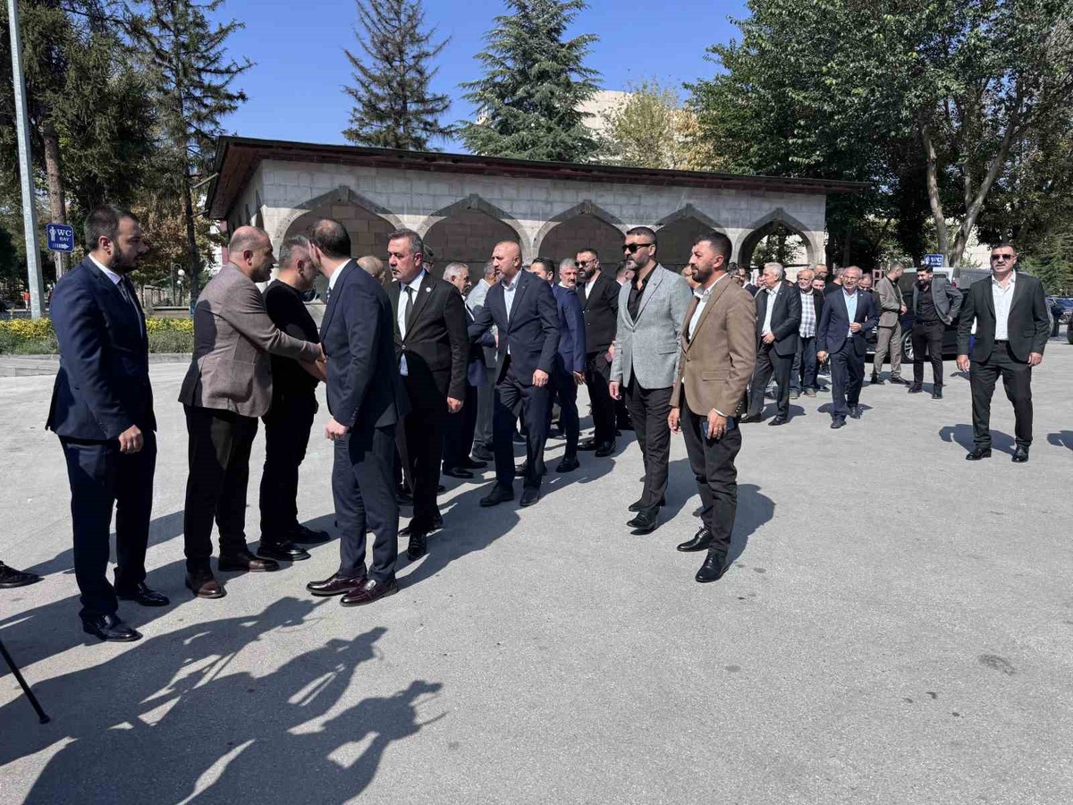 MHP Kayseri İl Yönetimi, yeni döneme türbede dua ve adak kurbanıyla başladı