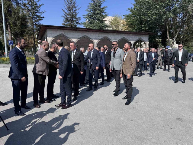 MHP Kayseri İl Yönetimi, yeni döneme türbede dua ve adak kurbanıyla başladı