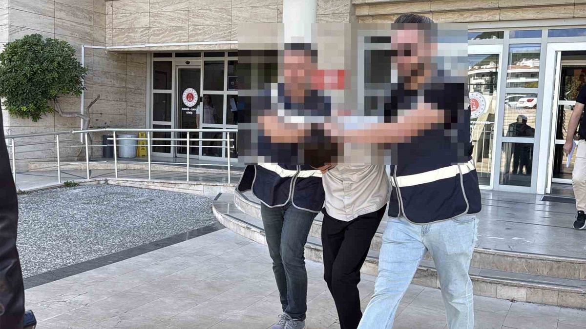 Muğla Menteşe\'de okul bahçesindeki Atatürk büstünü söken şüpheli tutuklandı