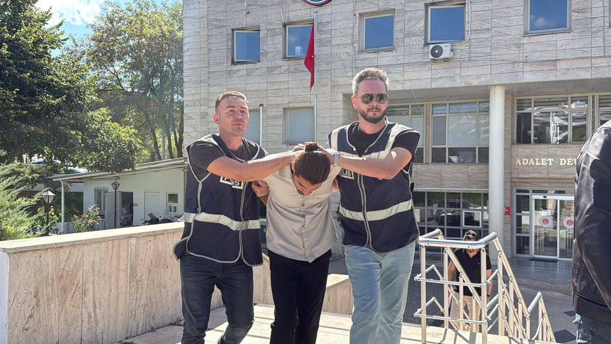 Muğla Menteşe\'de okul bahçesinden sökülen Atatürk büstü yenilendi, şüpheli tutuklandı