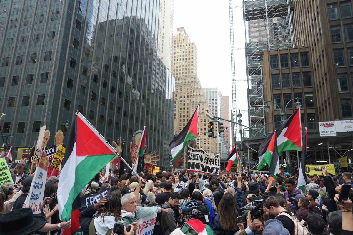 New York\'ta binlerce kişi Netanyahu\'yu protesto etti, polis BM\'ye yaklaştırmadı
