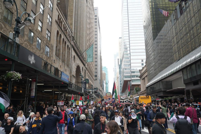 New York'ta Netanyahu protestosu! Binlerce kişi BM'ye yürüdü