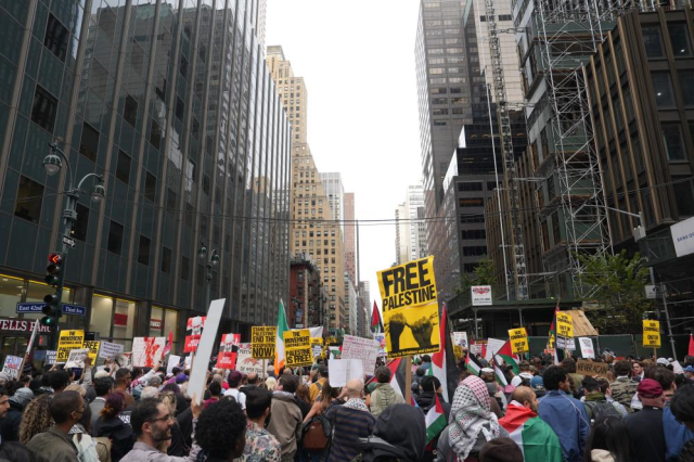 New York'ta Netanyahu protestosu! Binlerce kişi BM'ye yürüdü