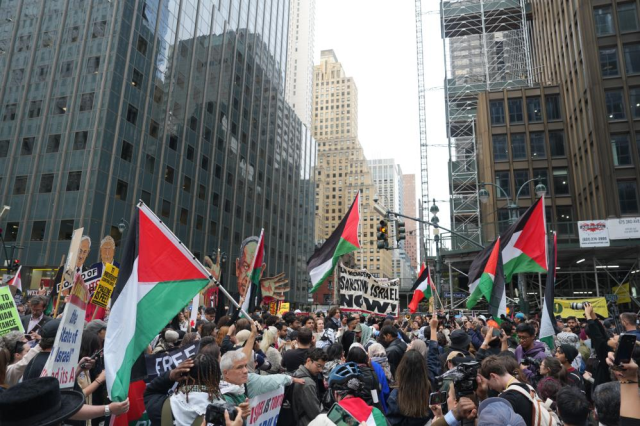 New York'ta Netanyahu protestosu! Binlerce kişi BM'ye yürüdü