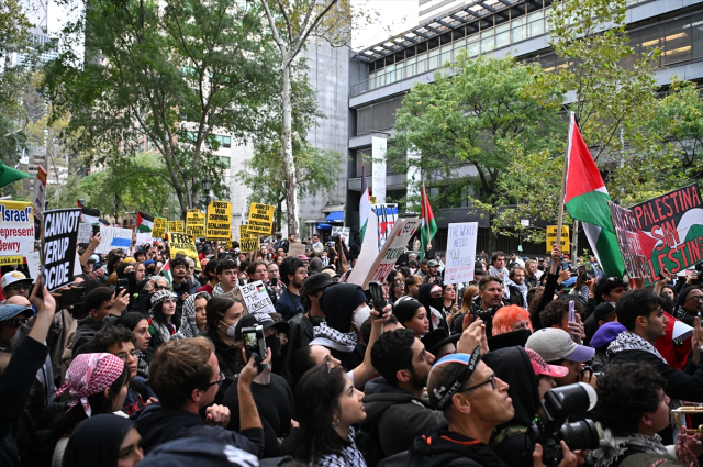 New York'ta Netanyahu protestosu! Binlerce kişi BM'ye yürüdü