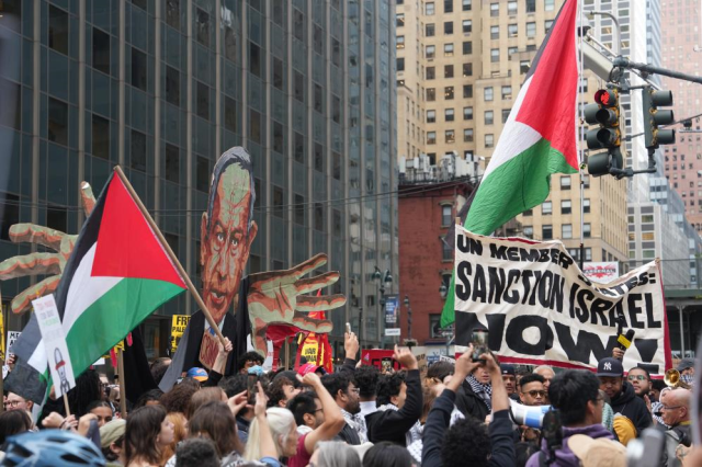 New York'ta Netanyahu protestosu! Binlerce kişi BM'ye yürüdü