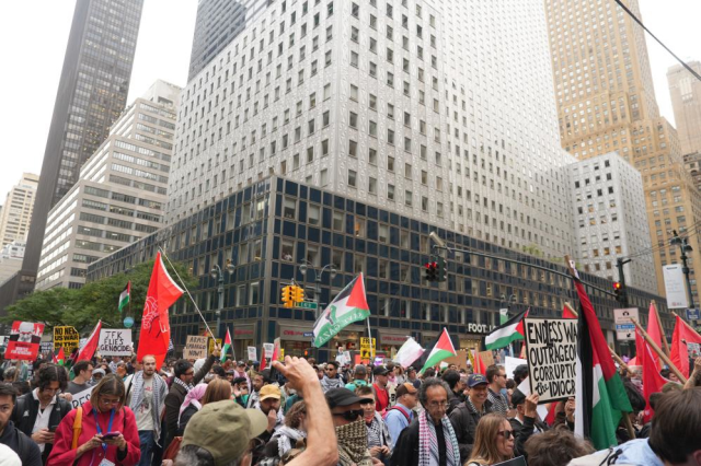 New York'ta Netanyahu protestosu! Binlerce kişi BM'ye yürüdü