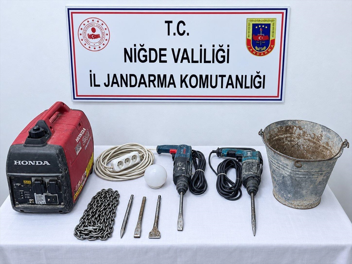 Niğde Çiftlik\'te jandarma kaçak kazıya baskın yaptı, 1 şüpheli gözaltına alındı
