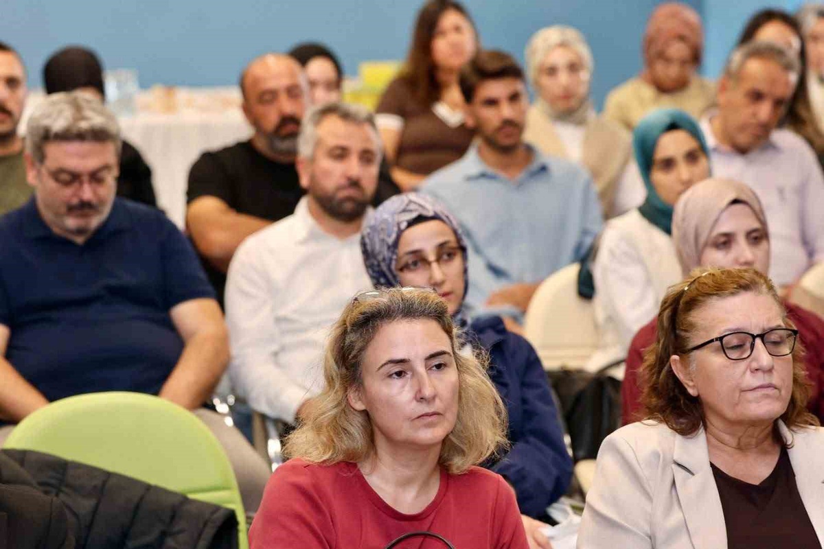 Niğde Gençlik ve Spor İl Müdürlüğü Genç Ofis\'te öğrenci hizmetlerini görüştü