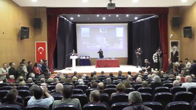 Özgür Özel, Dil Derneği Onur Ödülü'nü aldı, tutuklu Çankaya Belediye Başkanı'nı andı