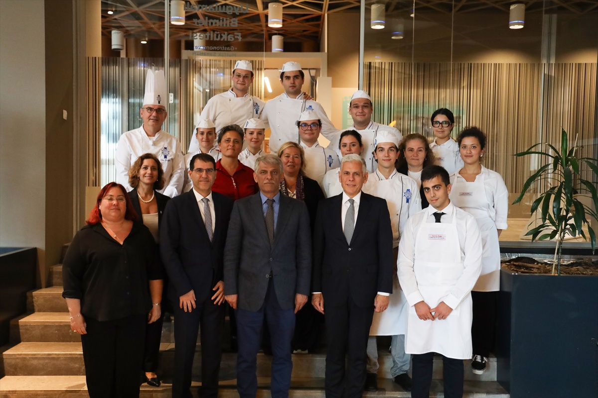 Kültür ve Turizm Bakan Yardımcısı Özyeğin\'de yapay zekanın turizmdeki rolünü anlattı