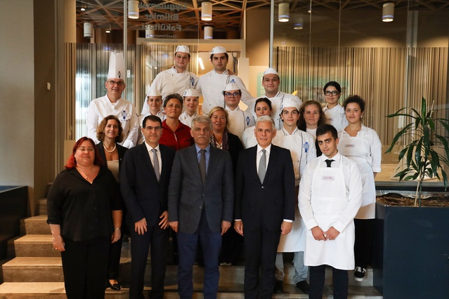 Kültür ve Turizm Bakan Yardımcısı Özyeğin'de yapay zekanın turizmdeki rolünü anlattı