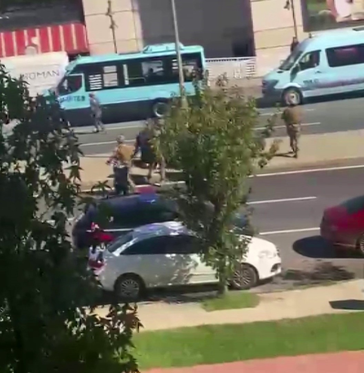 Elinde bıçakla gezen şahıs Pendik\'te özel harekat ekiplerince etkisiz hale getirildi
