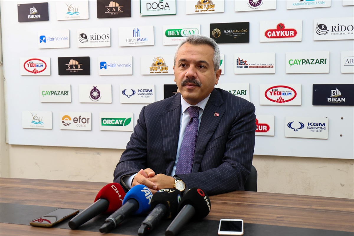 Rize Valisi Baydaş, heyelanlarla mücadelede köklü ağaç dikimini gündeme getirdi