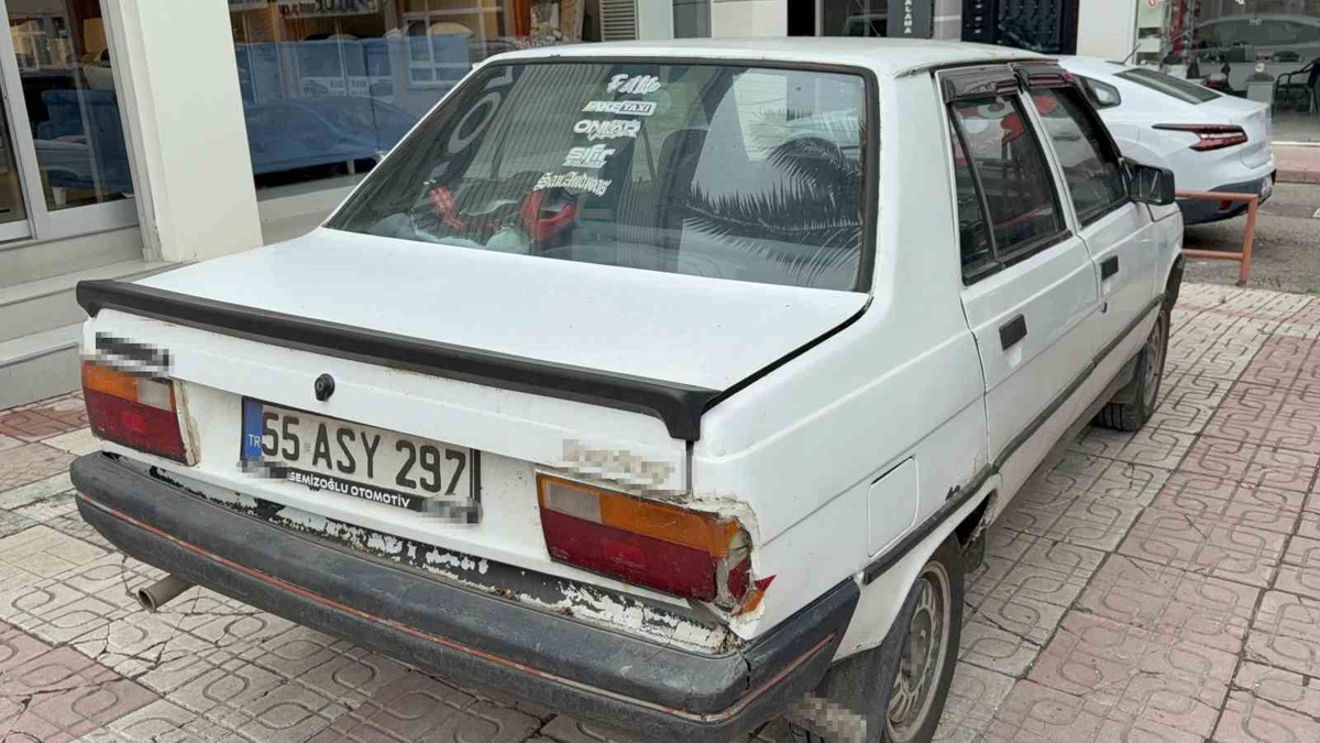 Samsun İlkadım\'da otomobil diğerine arkadan çarptı, 1 kişi yaralandı