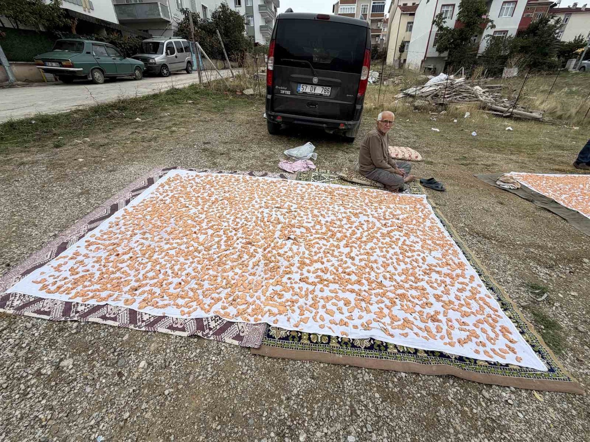 Sinop Boyabat\'ta kış hazırlığı başladı, Esentepe\'de tarhana yoğruluyor