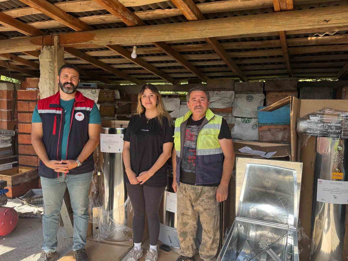 Sinop Erfelek\'te arıcılığa başlayan kadın girişimciye 774 bin 200 TL hibe verildi