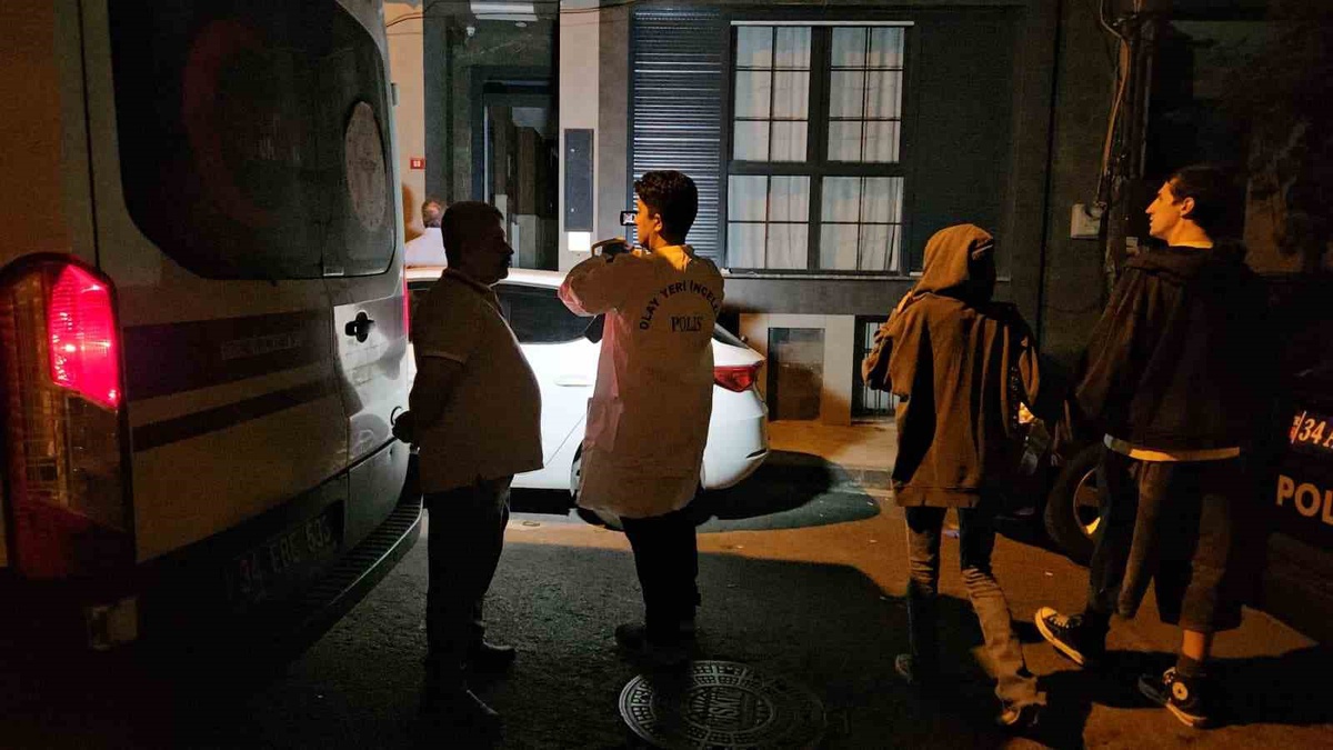 İstanbul Şişli\'de 25 yaşındaki üniversite öğrencisi evinde ölü bulundu, darp izi yok