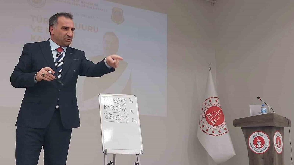 TDED Erzurum Şube Başkanı Ertaş, Türkçenin halk dilleriyle kıyaslanmasını yanlış buldu