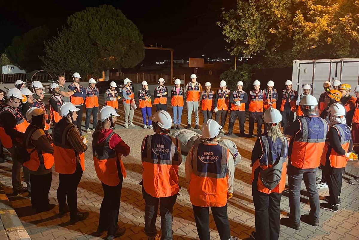 AFAD Tekirdağ, en az 4 çevrim içi eğitimi tamamlayan gönüllülere saha eğitimi verdi