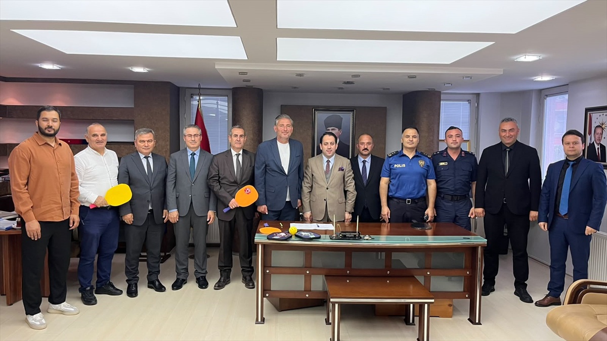 Tekkeköy\'de kaymakamlık ve belediye pickleball projesi başlattı