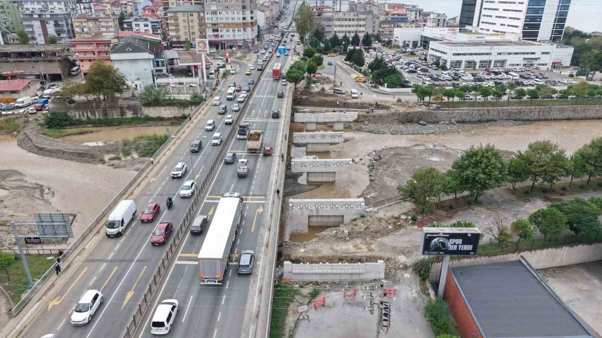 Trabzon Akçaabat\'ta Haçkalı Baba Kavşağı\'na yeni köprü yapılıyor, trafik rahatlayacak