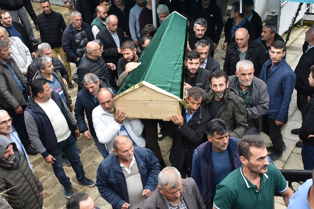 Trabzon Ortahisar'da toprak kaymasında ölen 50 yaşındaki kişi toprağa verildi