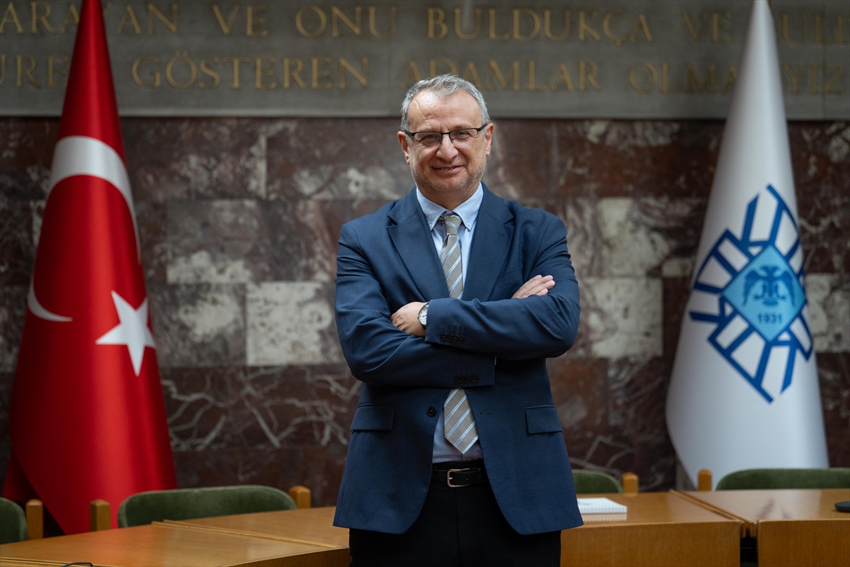Cengiz Tomar, Türklerin Orta Doğu varlığının Anadolu\'dan daha eski olduğunu söyledi