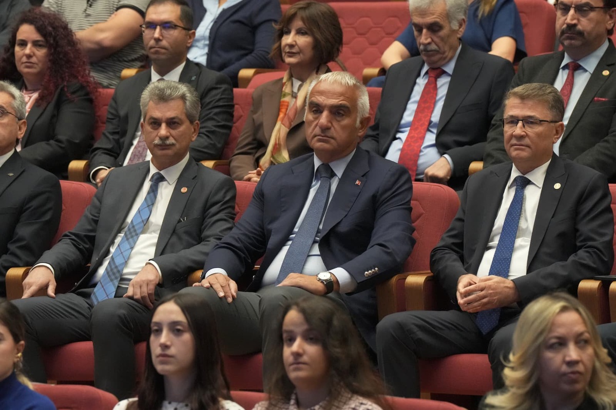 \'Türk Diline Hizmet Ödülleri\' sahiplerini buldu