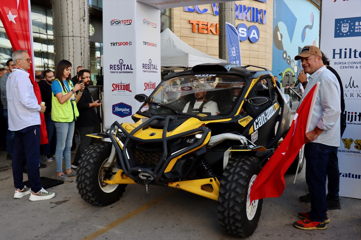 Baja Arca Bursa\'da seremonik startla başladı; 18 araç 36 sporcu prologda yarışıyor.