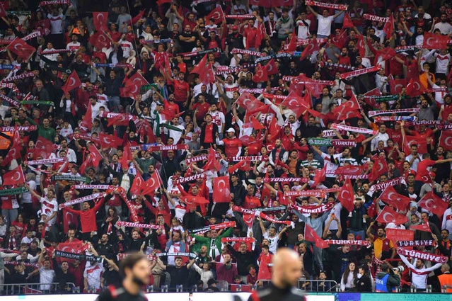 A Milli Futbol Takımı-Fransa maçında ilk 15 dakika Kocaeli'de golsüz geçildi.