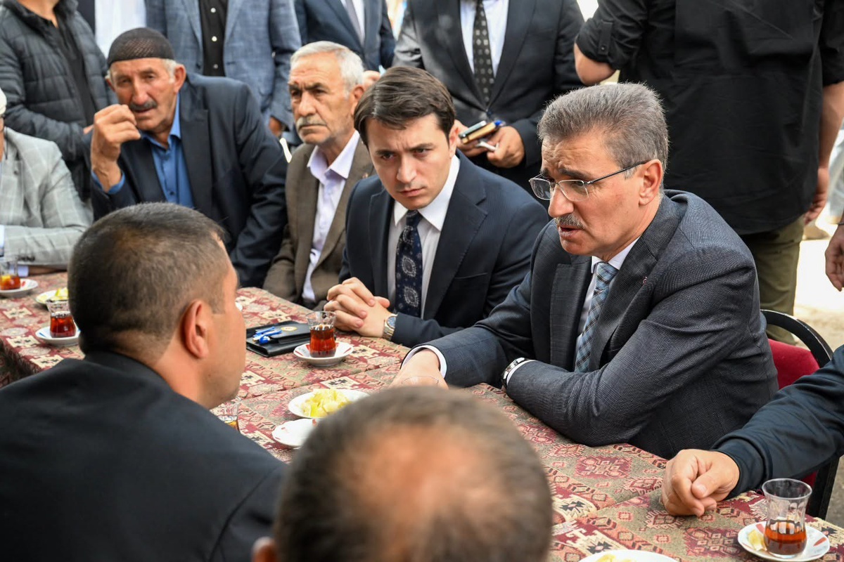 Vali Baruş, Tekman ziyaretinde Hınıs-Tekman yol çalışmalarını inceledi