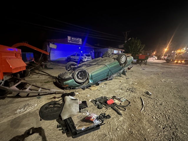 Van'da devrilen otomobilin sürücüsü ağır yaralandı