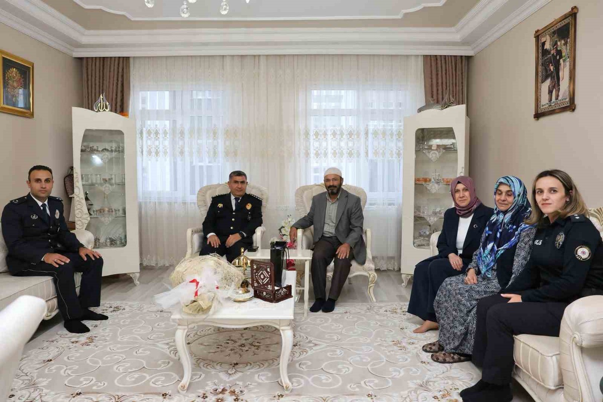 "Vatandaşlarımızla iletişimimizi daima karşılıklı güven ve saygı üzerine kuracağız"