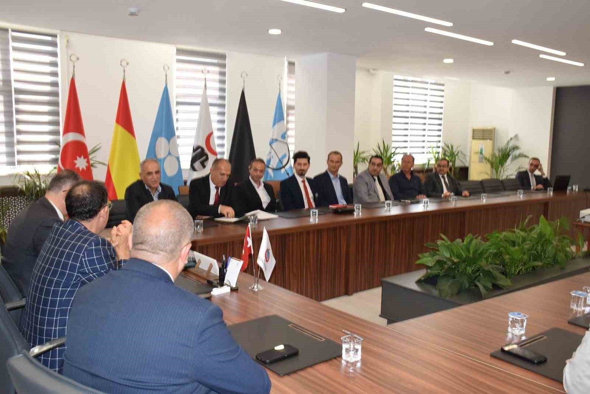 Yalova\'nın turizm fuarlarında nasıl temsil edileceği sektör temsilcileriyle görüşüldü