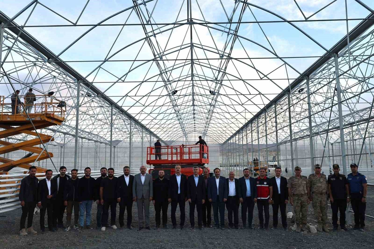 Ağrı Valisi Önder Bozkurt, Diyadin jeotermal sera OSB\'de süren çalışmaları inceledi