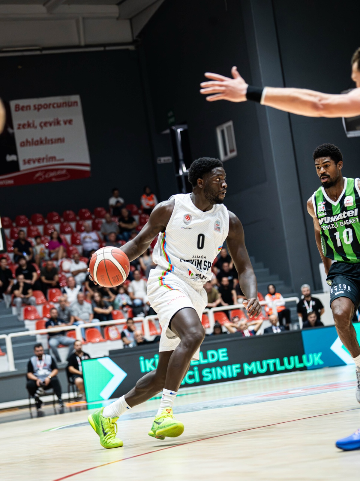 Aliağa Petkimspor, Yukatel Denizli Basket'i 85-81 yenerek sezona galibiyetle başladı