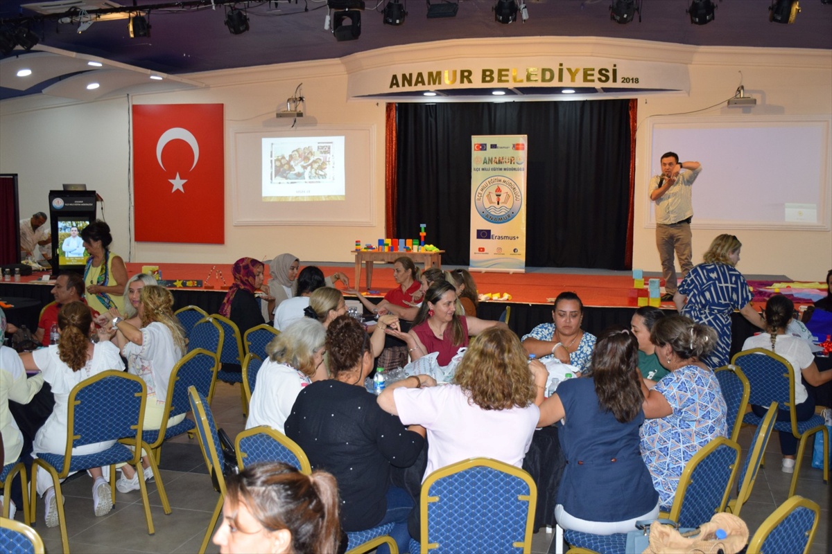 Anamur\'da oyun temelli öğrenme konferansında öğretmenler uygulamaları deneyimledi