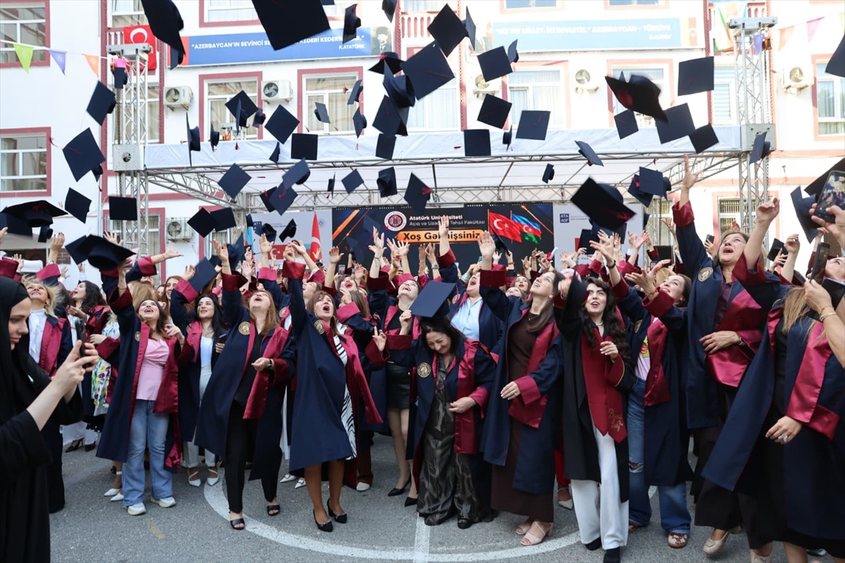 Atatürk Üniv. Açık ve Uzaktan Öğretim Fakültesinden 200 öğrenci Bakü\'de mezun oldu