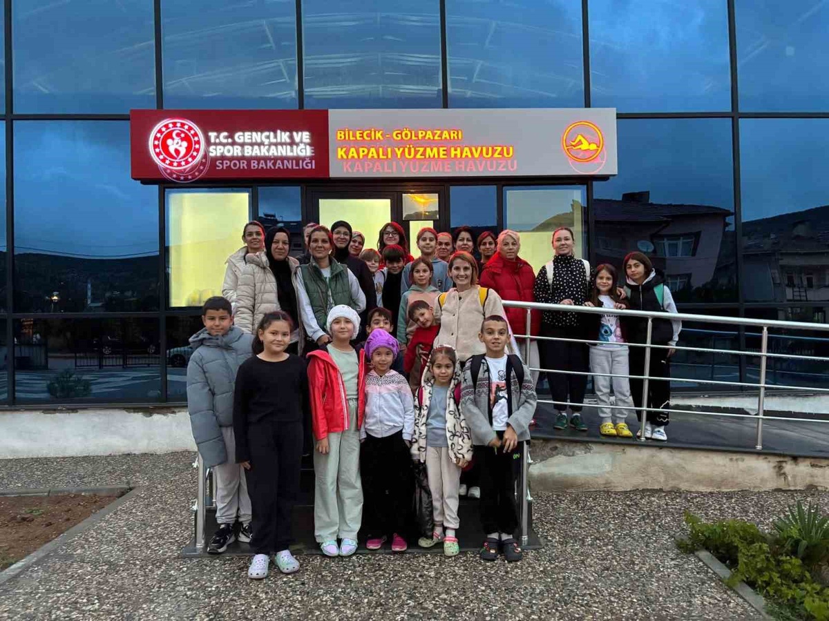 Bilecik Gölpazarı\'nda 84 kişi iki gün boyunca çocuklarıyla kulaç attı