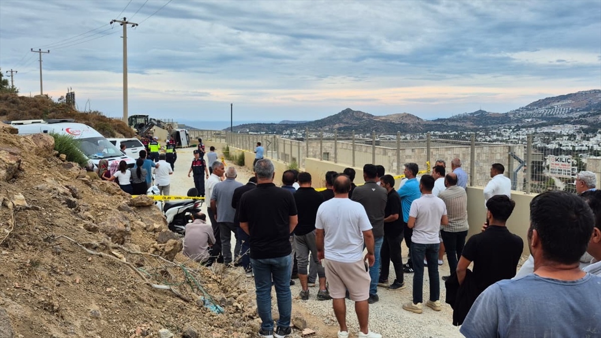 Bodrum Peksimet\'te duvara çarpıp devrilen kamyonetin 15 yaşındaki sürücüsü öldü
