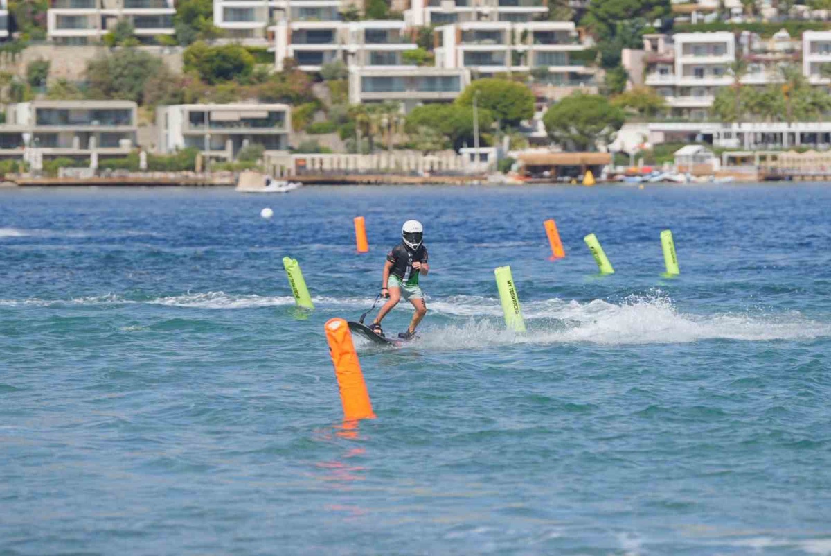 Bodrum Gündoğan\'da Su Jeti ve MotoSurf Türkiye Şampiyonası 83 sporcuyla başladı