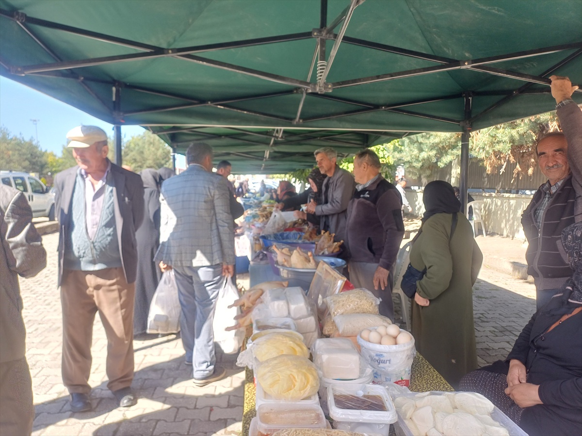 Bolu Dörtdivan\'da Hayvan ve Emtia Panayırı\'nda esnaf ve satıcılar tezgah açtı