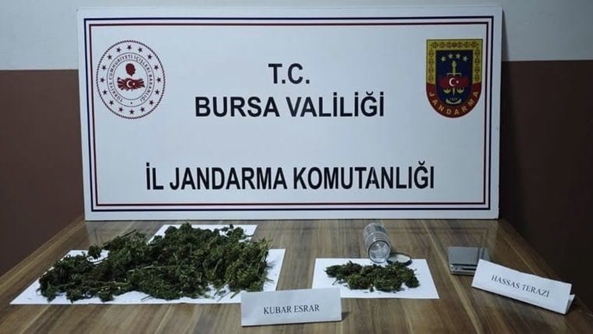 Jandarma Bursa İnegöl\'de evde 1 kilo 71 gram kubar esrar buldu, 1 kişi gözaltına alındı