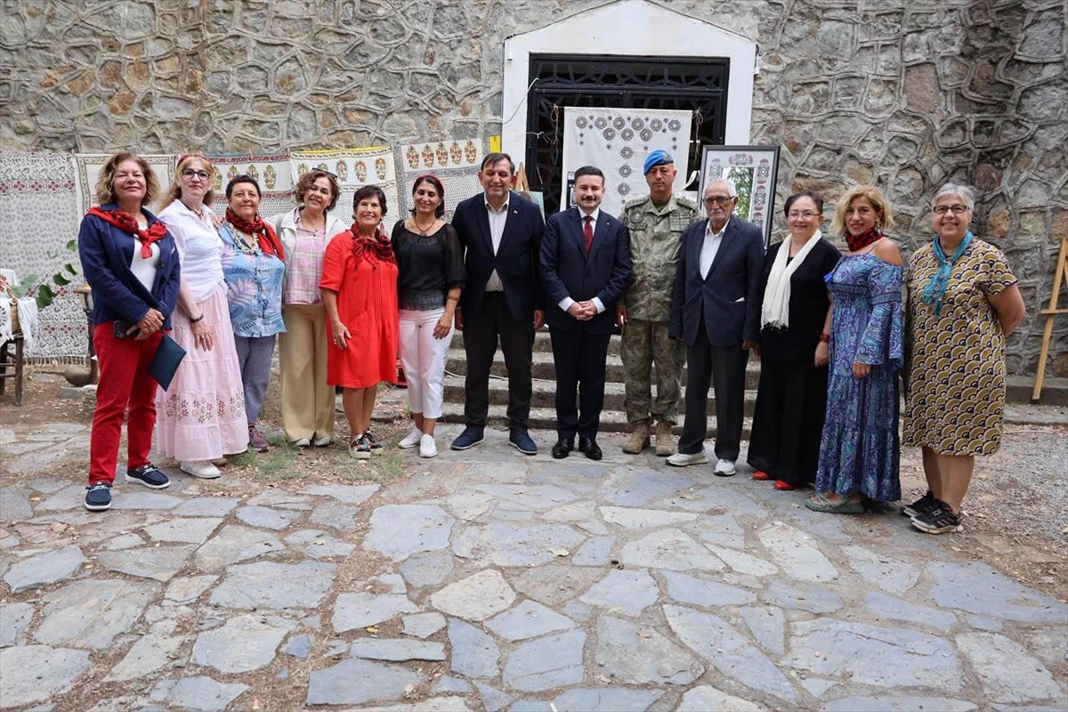 Çanakkale Gökçeada\'da Tokat yazmacılığı sergisi törenle açıldı, Kaymakam Acar katıldı