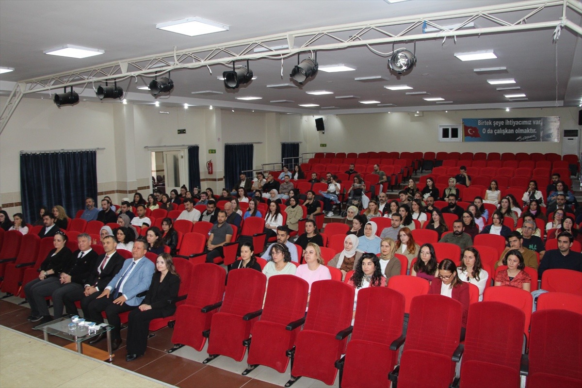 Çerkezköy\'de rehberlik toplantısında Müdür Yeniyol hizmetlerin önemine dikkati çekti