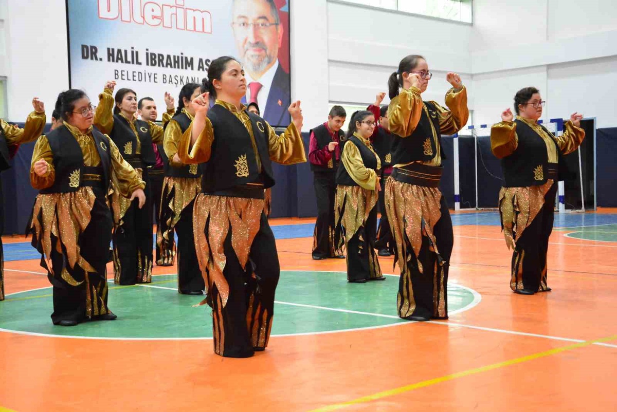 Çorum\'da özel bireylerden halk oyunları ekibi, Şanlıurfa\'daki TEKNOFEST\'te sahne alacak
