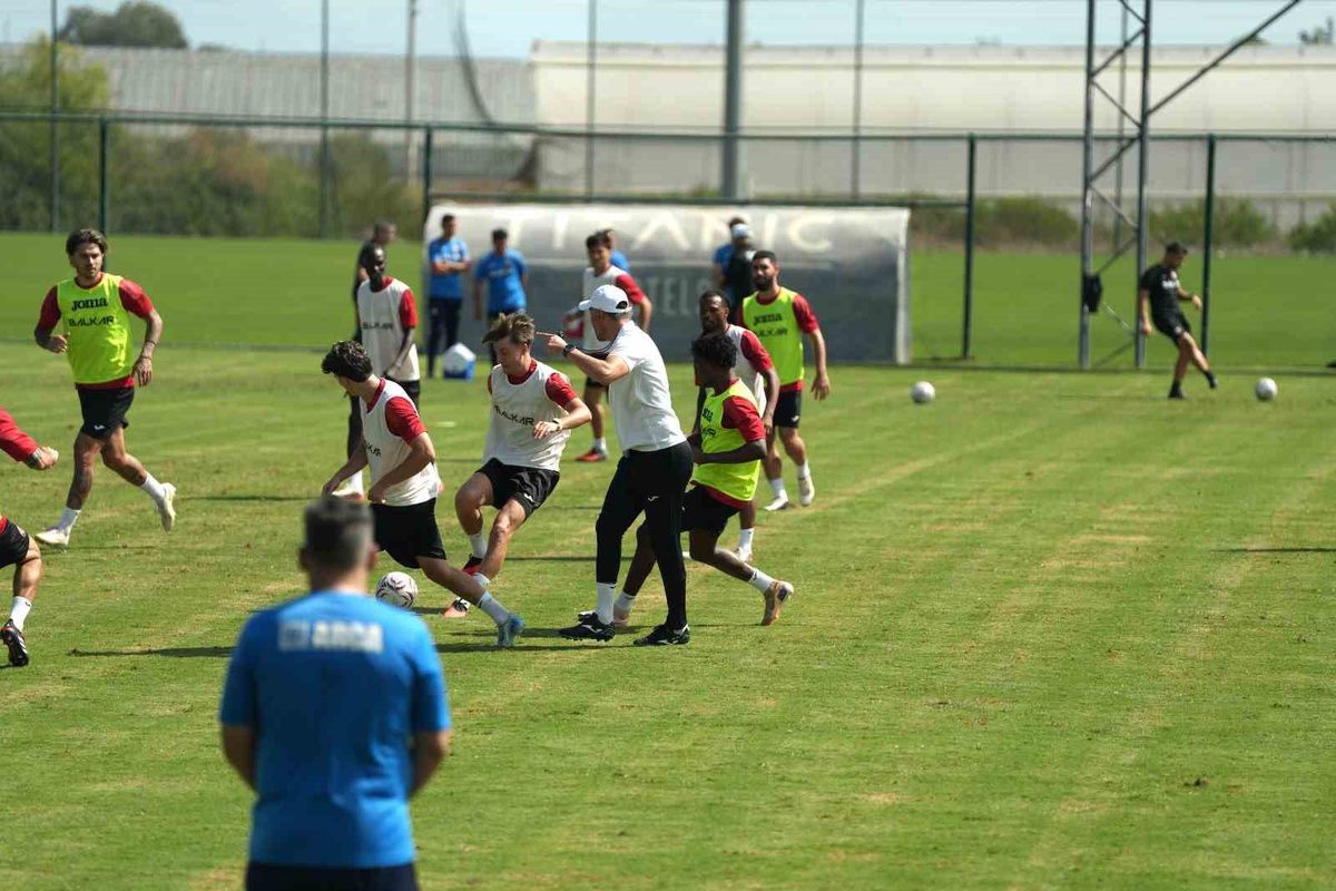 Çorum FK, Antalya'da günün ilk antrenmanını Burak Yılmaz'la yaptı