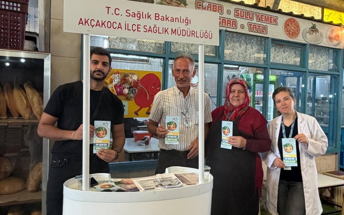 Düzce Akçakoca\'da Şekere Dikkat Haftası standında sağlıklı beslenme anlatıldı